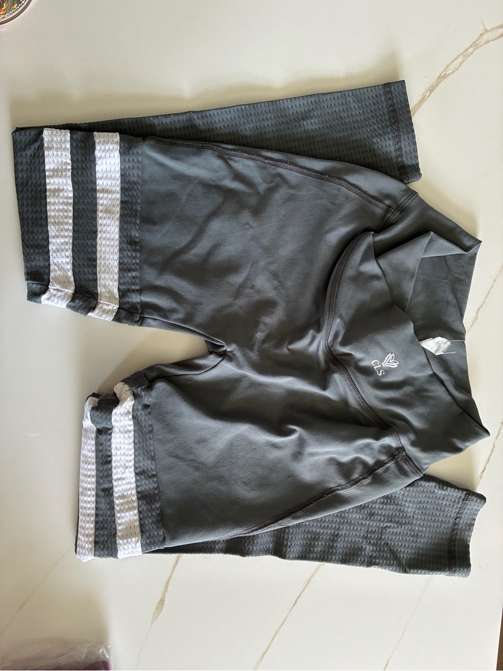 Women’s Gray cls sport scrunch butt leggings with White Stripe Accents